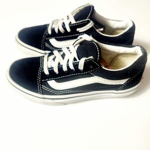 Vans Unisex Kid's Black and White Sneakers Size: 1